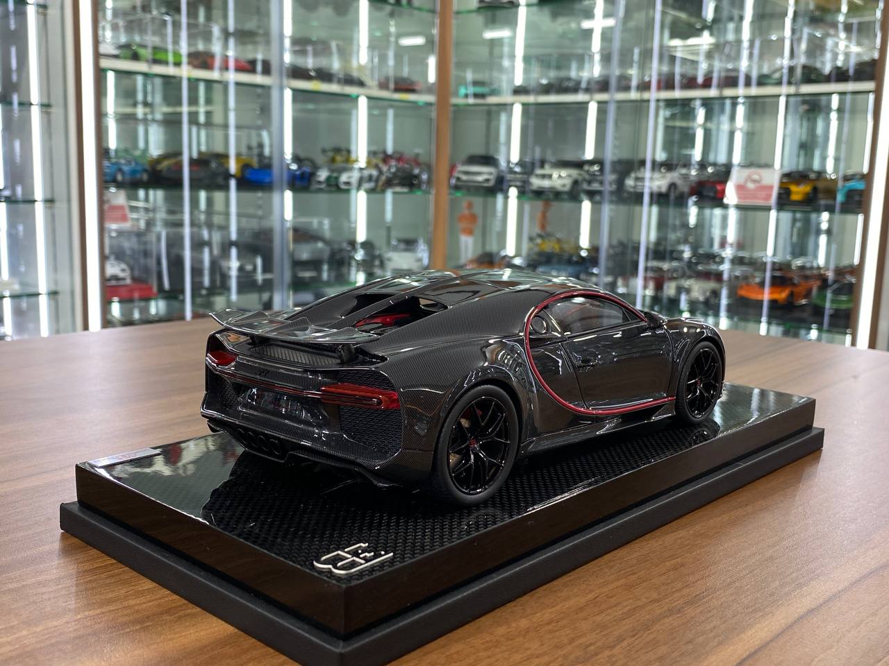 1/18 Resin MR Collection Bugatti Chiron Sport with Open Wing Grey Carbon wth italian Red Frame Limited-49 pcs