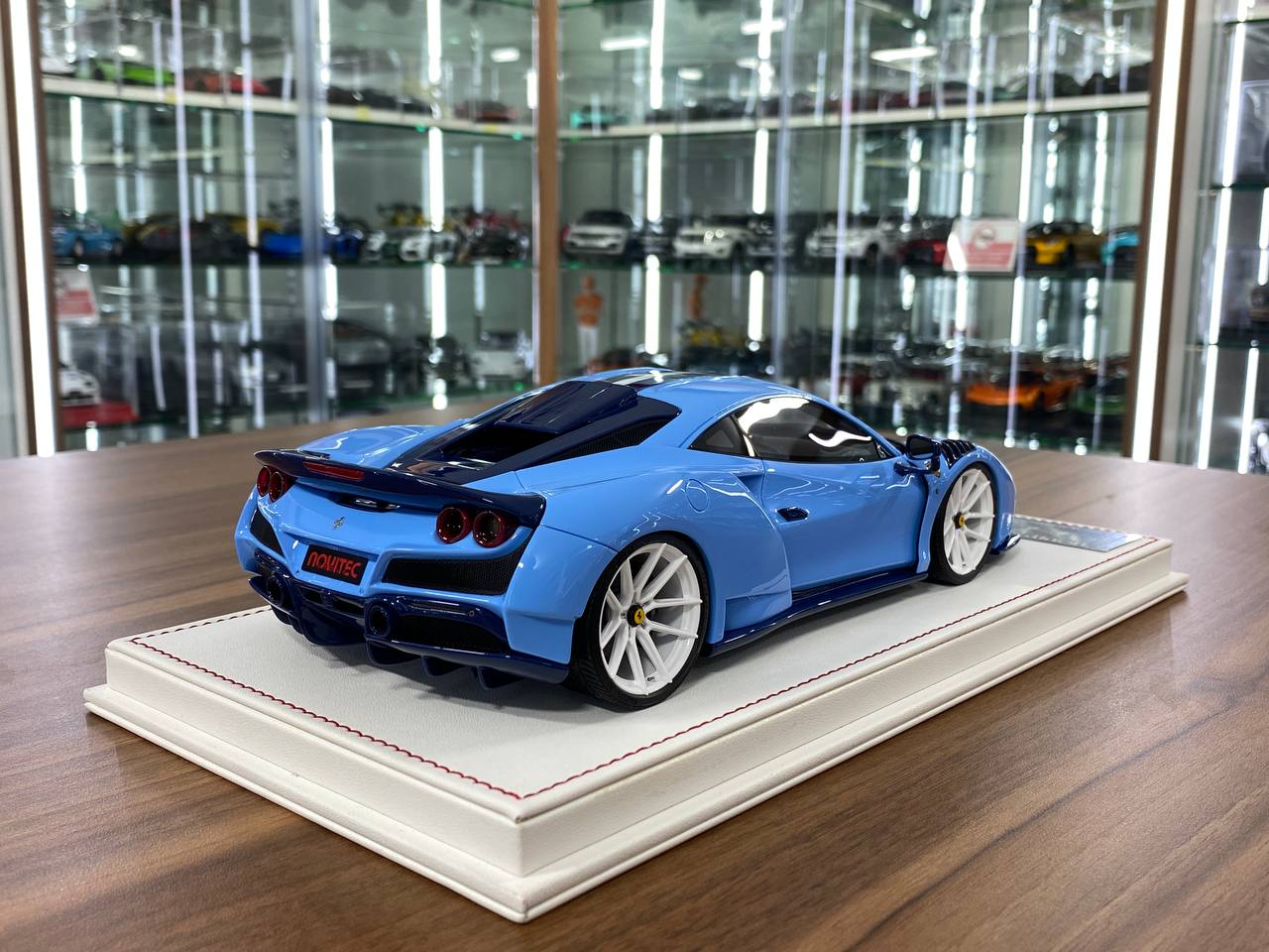 1/18 Resin Model Davis & Giovanni Ferrari F8 Tributo Novitec - Baby blue, blue carbon, white/blue stripe