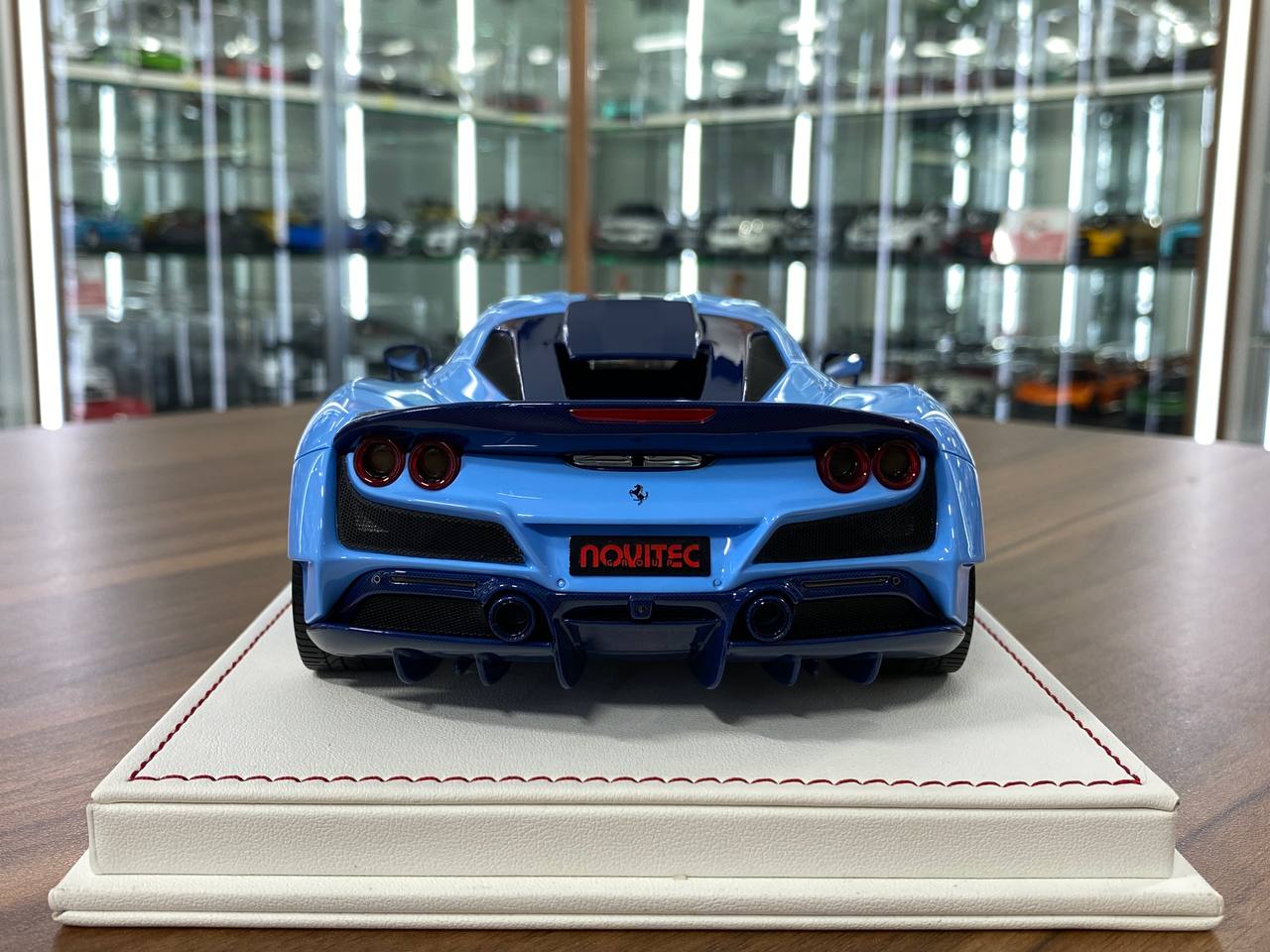 1/18 Resin Model Davis & Giovanni Ferrari F8 Tributo Novitec - Baby blue, blue carbon, white/blue stripe