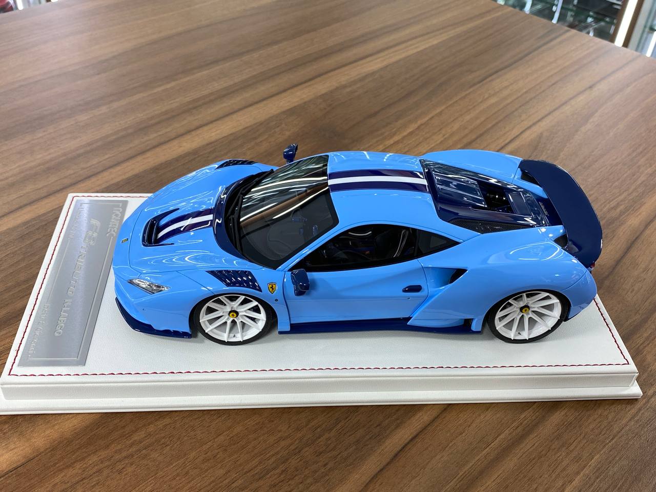 1/18 Resin Model Davis & Giovanni Ferrari F8 Tributo Novitec - Baby blue, blue carbon, white/blue stripe