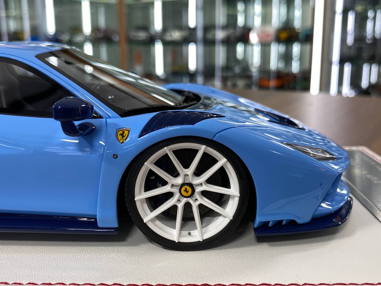 1/18 Resin Model Davis & Giovanni Ferrari F8 Tributo Novitec - Baby blue, blue carbon, white/blue stripe