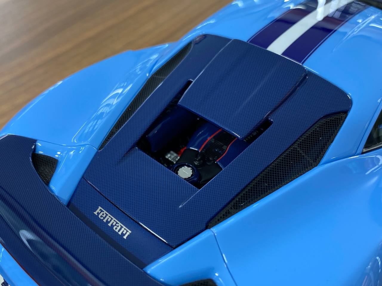 1/18 Resin Model Davis & Giovanni Ferrari F8 Tributo Novitec - Baby blue, blue carbon, white/blue stripe