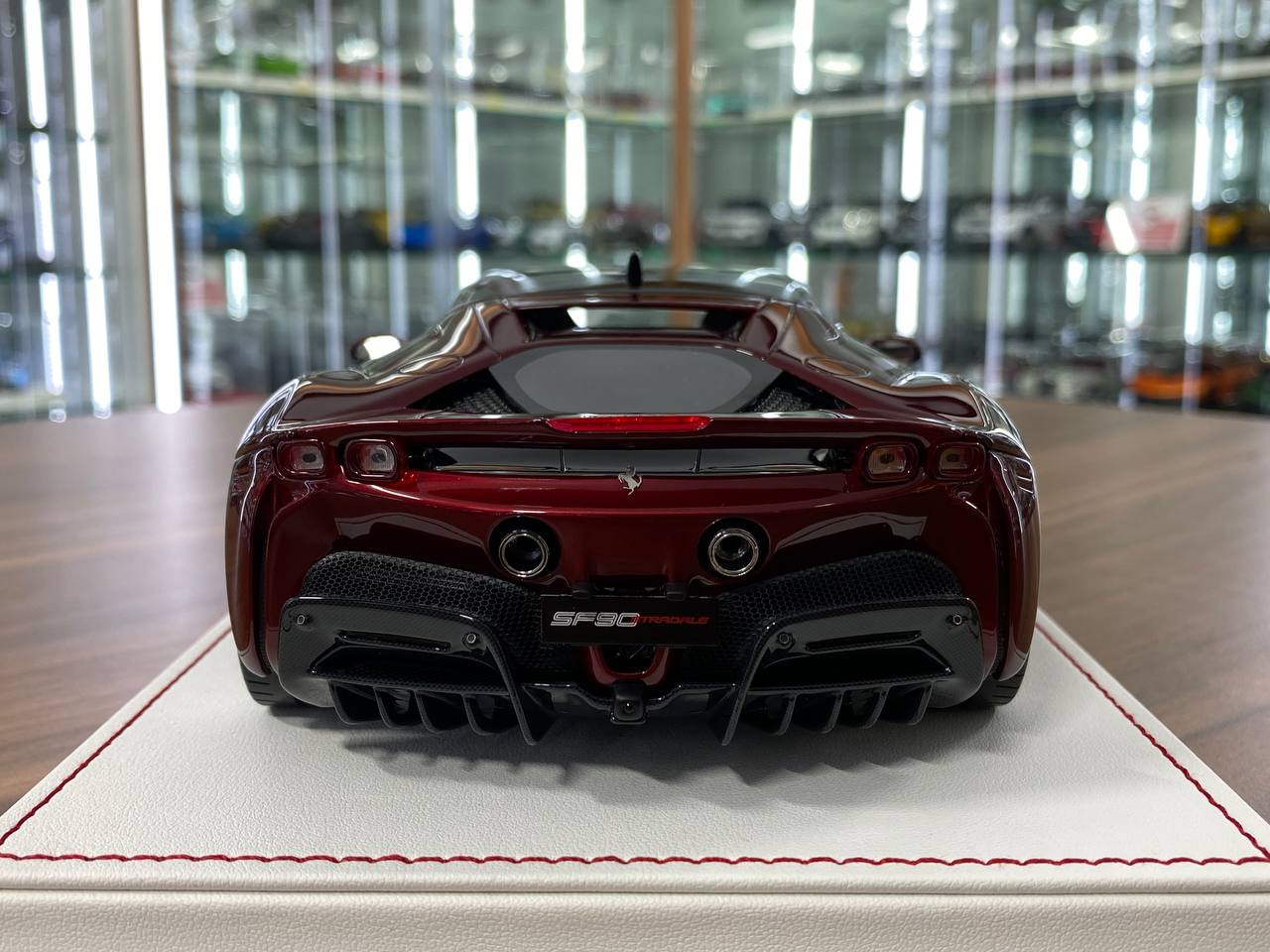 1/18 Davis & Giovanni Ferrari SF90 Stradale Novitec Metallic burgundy, black roof, white rims | Resin | Limited 6 pcs