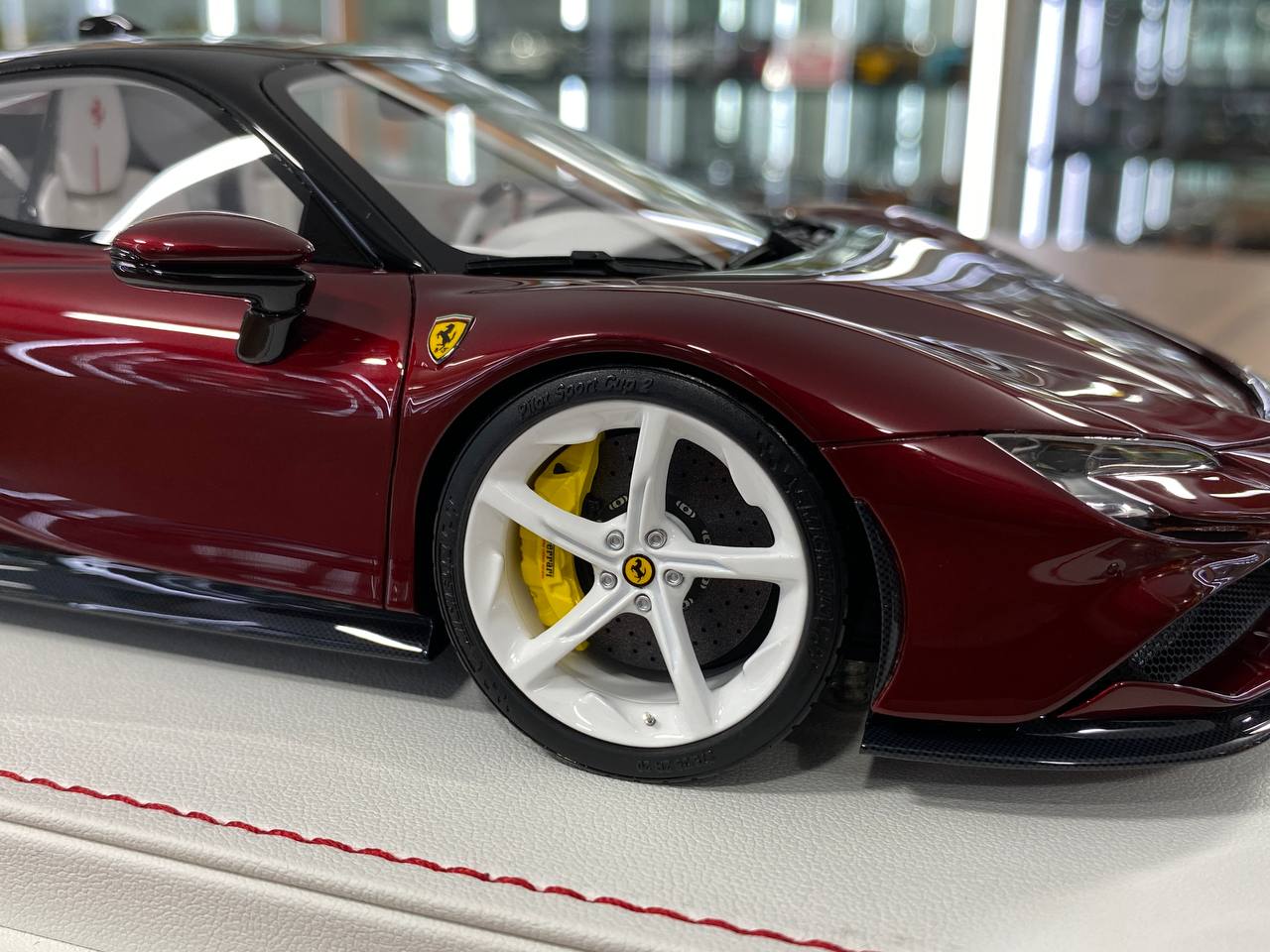 1/18 Davis & Giovanni Ferrari SF90 Stradale Novitec Metallic burgundy, black roof, white rims | Resin | Limited 6 pcs
