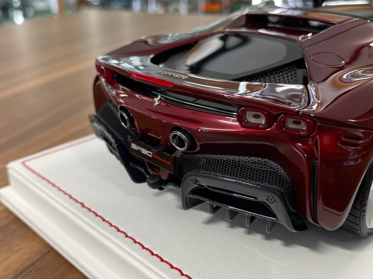 1/18 Davis & Giovanni Ferrari SF90 Stradale Novitec Metallic burgundy, black roof, white rims | Resin | Limited 6 pcs