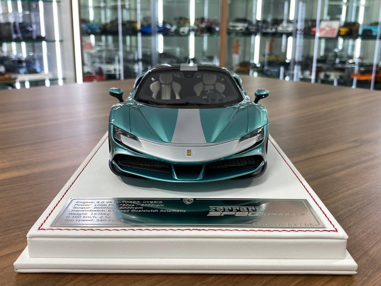 1/18 Davis & Giovanni Ferrari SF90 Stradale Pale green metallic, black roof, silver stripe | Resin | Limited 5 pcs
