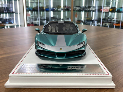 1/18 Davis & Giovanni Ferrari SF90 Stradale Pale green metallic, black roof, silver stripe | Resin | Limited 5 pcs