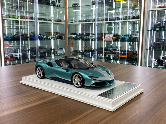 1/18 Davis & Giovanni Ferrari SF90 Stradale Pale green metallic, black roof, silver stripe | Resin | Limited 5 pcs