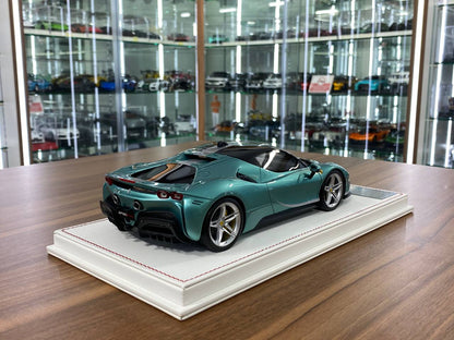 1/18 Davis & Giovanni Ferrari SF90 Stradale Pale green metallic, black roof, silver stripe | Resin | Limited 5 pcs