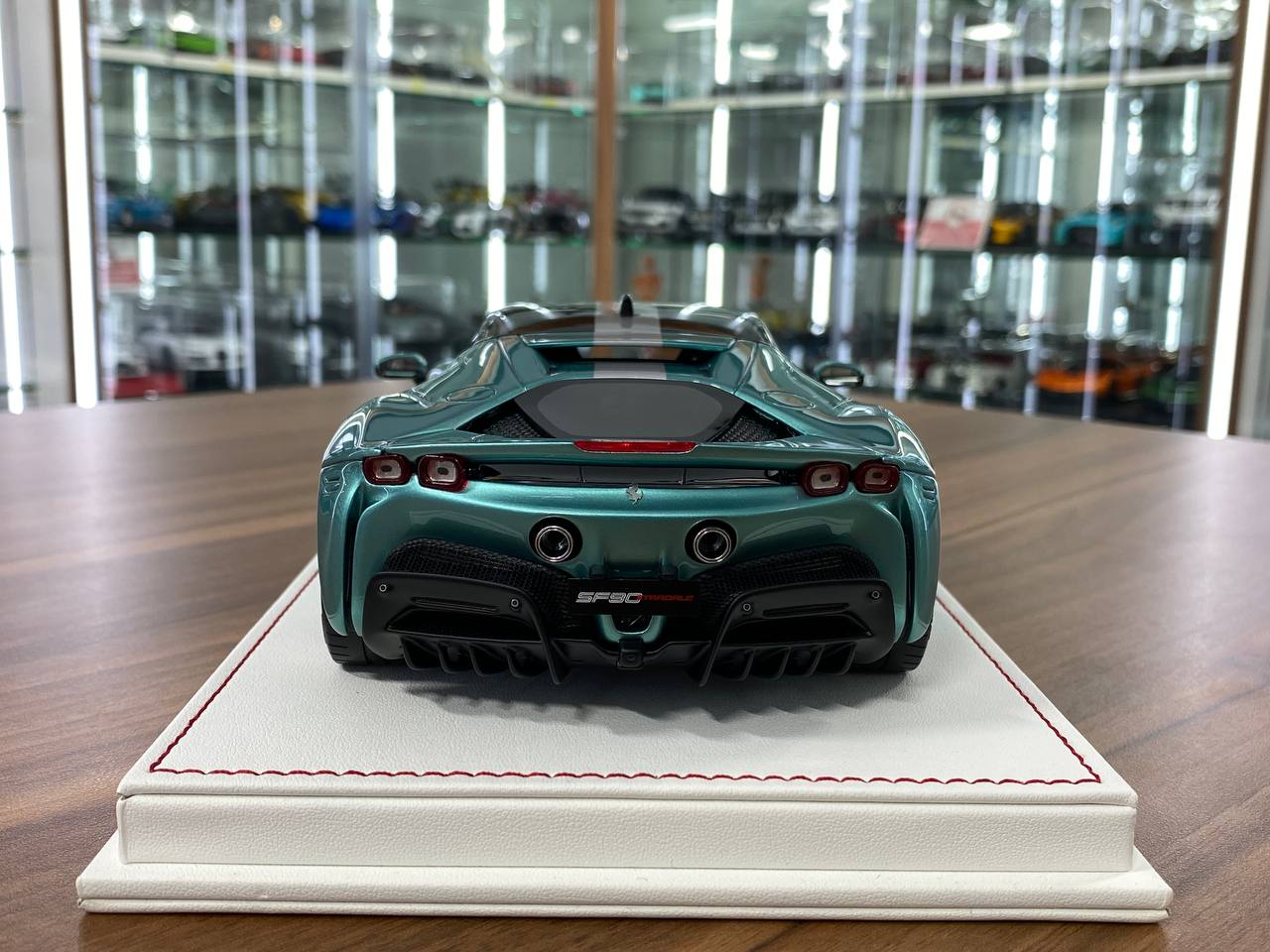 1/18 Davis & Giovanni Ferrari SF90 Stradale Pale green metallic, black roof, silver stripe | Resin | Limited 5 pcs