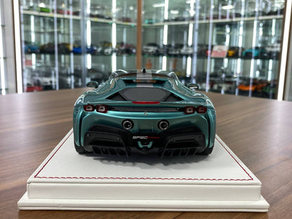 1/18 Davis & Giovanni Ferrari SF90 Stradale Pale green metallic, black roof, silver stripe | Resin | Limited 5 pcs
