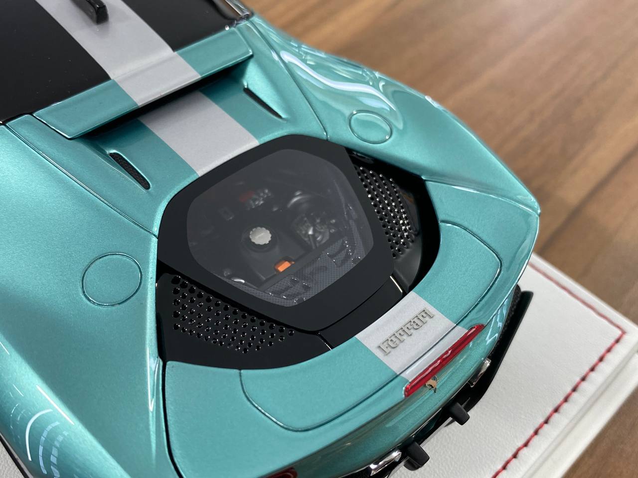 1/18 Davis & Giovanni Ferrari SF90 Stradale Pale green metallic, black roof, silver stripe | Resin | Limited 5 pcs