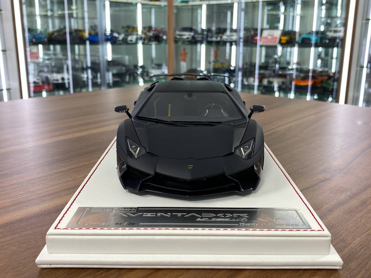 1/18 Resin Davis & Giovanni Lamborghini AVENTADOR LP 720-4 SV novitec with matt black Limited Edition - 10 pcs