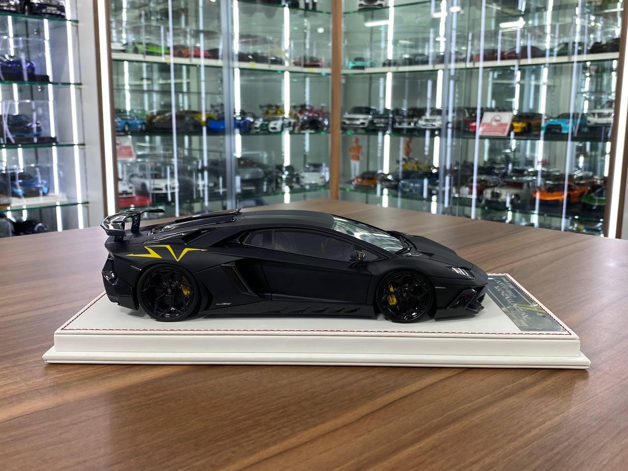 1/18 Resin Davis & Giovanni Lamborghini AVENTADOR LP 720-4 SV novitec with matt black Limited Edition - 10 pcs