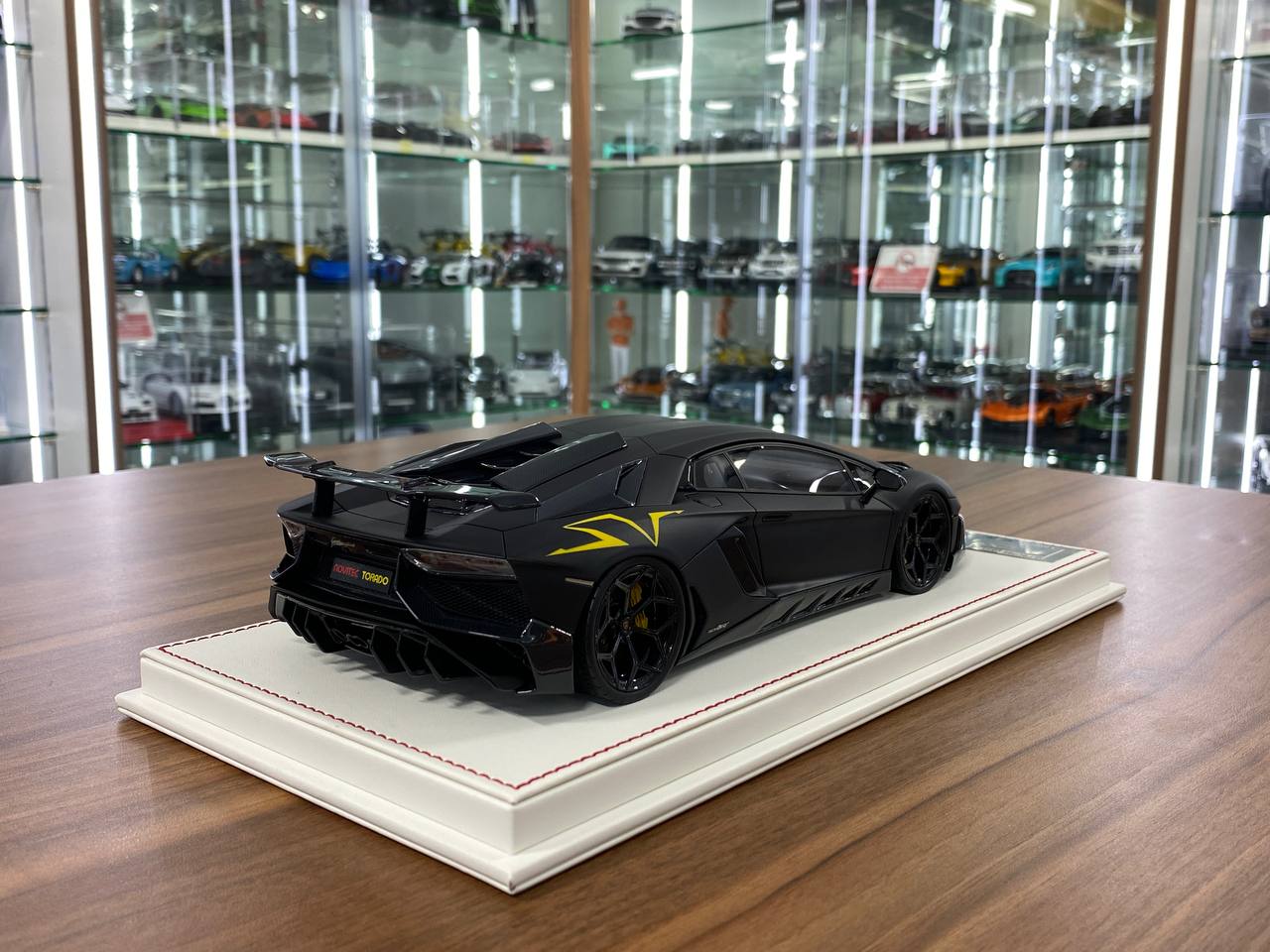 1/18 Resin Davis & Giovanni Lamborghini AVENTADOR LP 720-4 SV novitec with matt black Limited Edition - 10 pcs