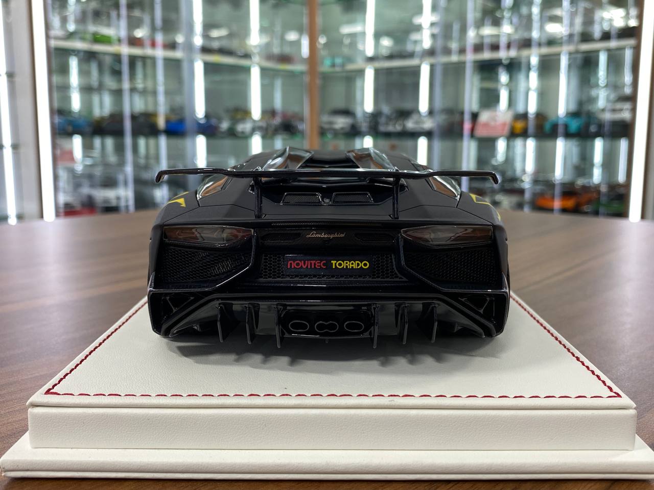 1/18 Resin Davis & Giovanni Lamborghini AVENTADOR LP 720-4 SV novitec with matt black Limited Edition - 10 pcs