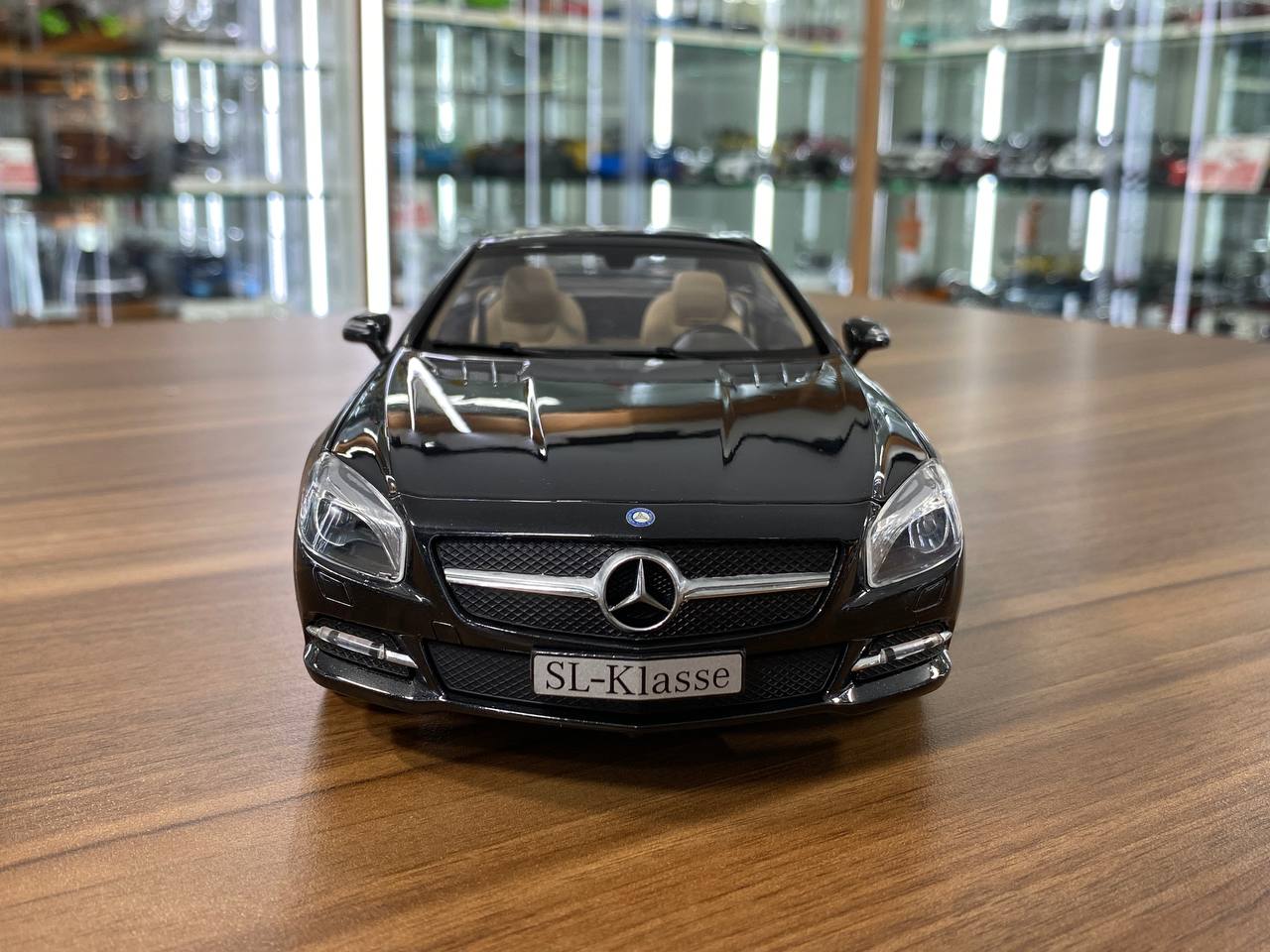 1/18 Diecast Model – Norev Dealer Edition Mercedes-Benz SL Class (R231) 2012 in Magnetit Schwarz metallic black