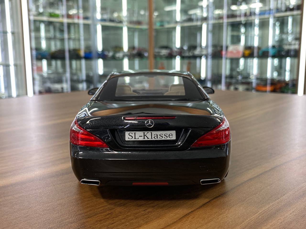 1/18 Diecast Model – Norev Dealer Edition Mercedes-Benz SL Class (R231) 2012 in Magnetit Schwarz metallic black