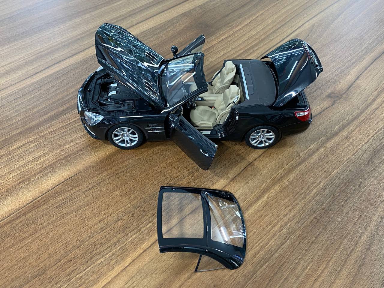 1/18 Diecast Model – Norev Dealer Edition Mercedes-Benz SL Class (R231) 2012 in Magnetit Schwarz metallic black