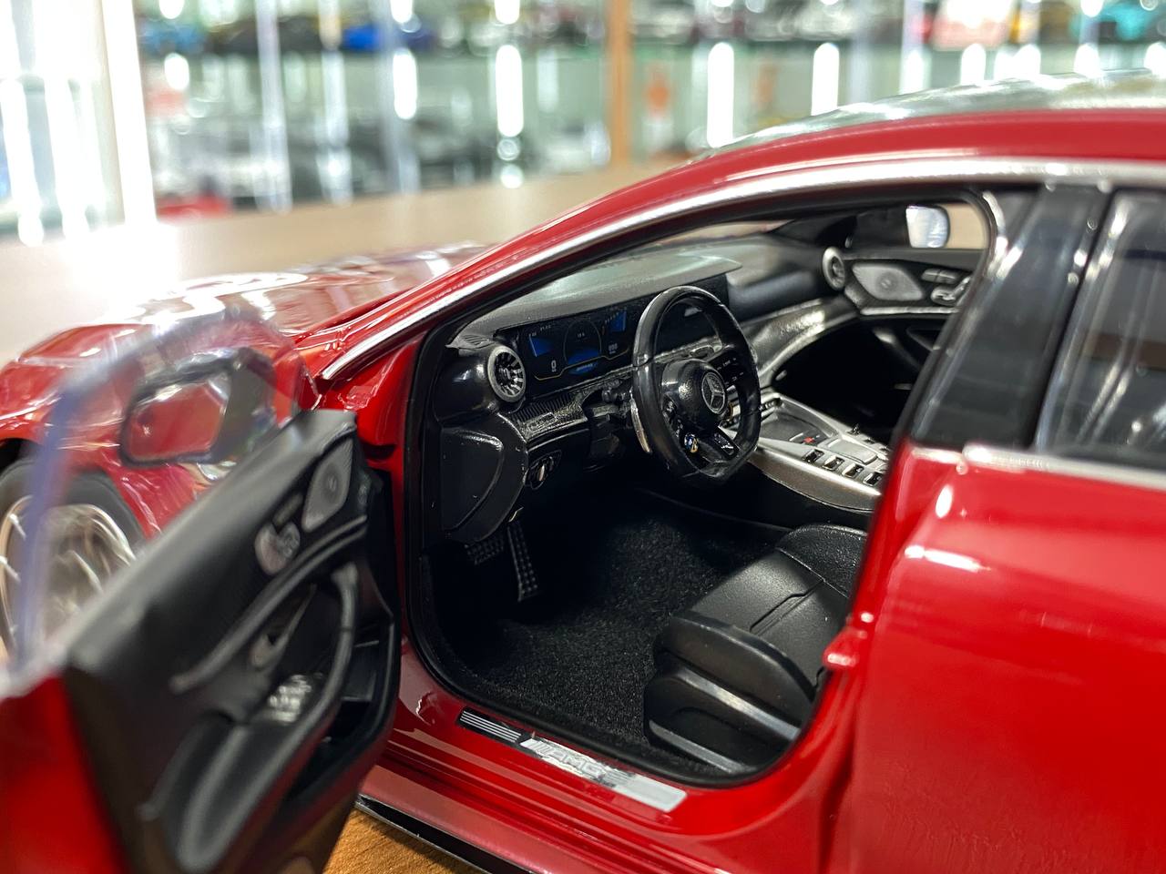 1/18 metal diecast Norev Dealer Edition  Mercedes-Benz AMG GT 63 (X290) 4Matic+ Jupiter Red