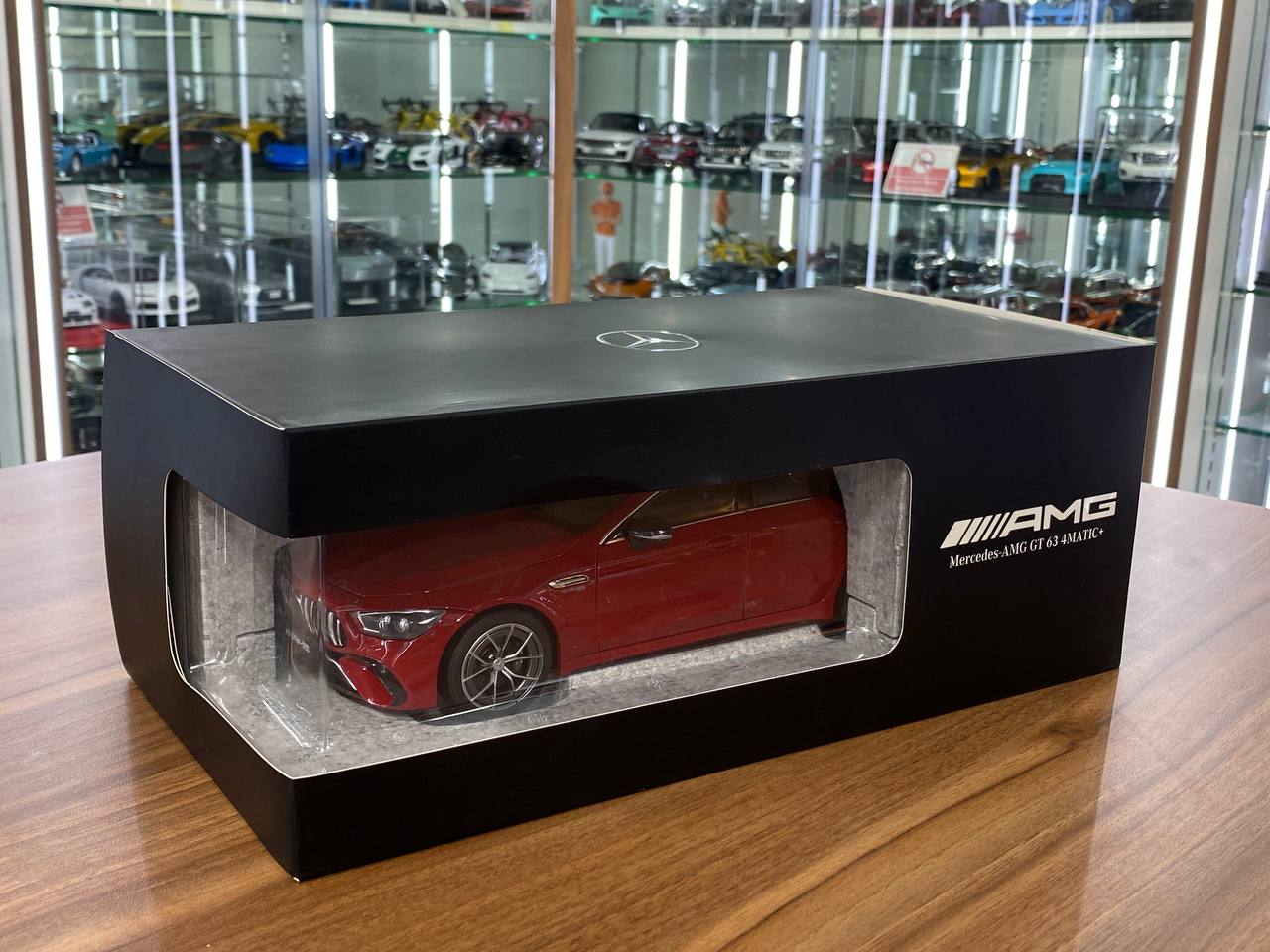 1/18 metal diecast Norev Dealer Edition  Mercedes-Benz AMG GT 63 (X290) 4Matic+ Jupiter Red