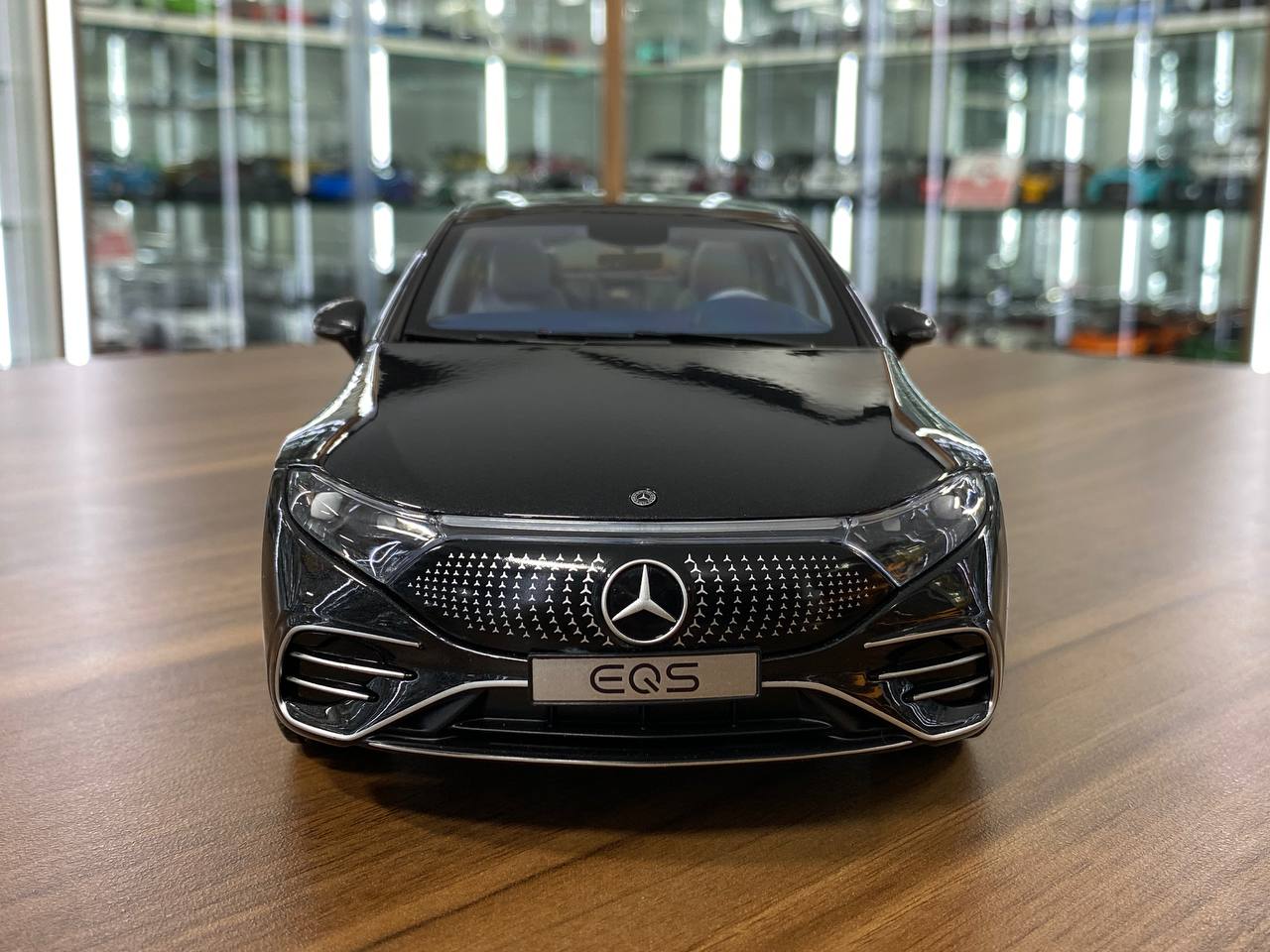 1/18 metal diecast NZG Dealer Edition Mercedes Benz EQS  Graphite Grey