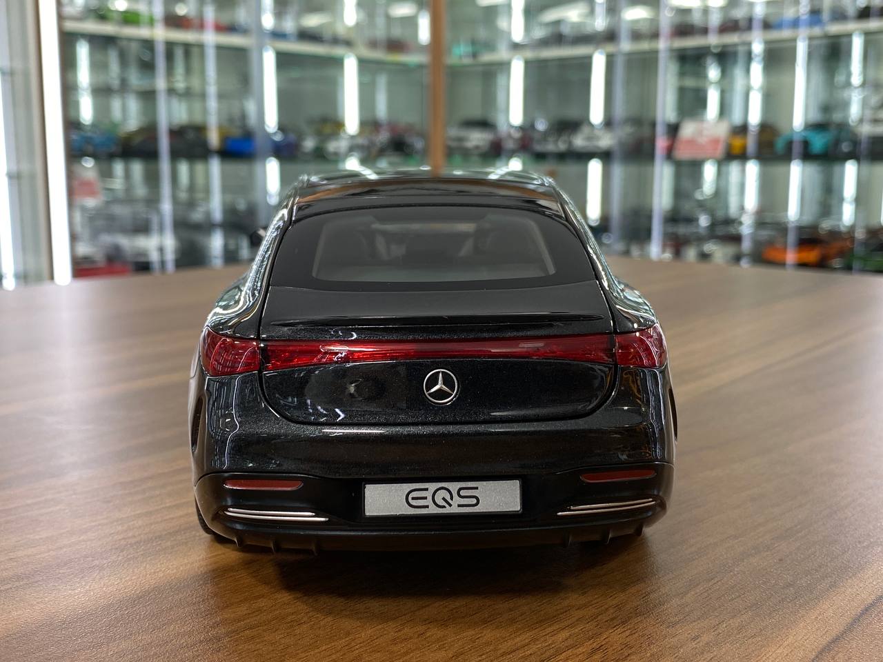 1/18 metal diecast NZG Dealer Edition Mercedes Benz EQS  Graphite Grey