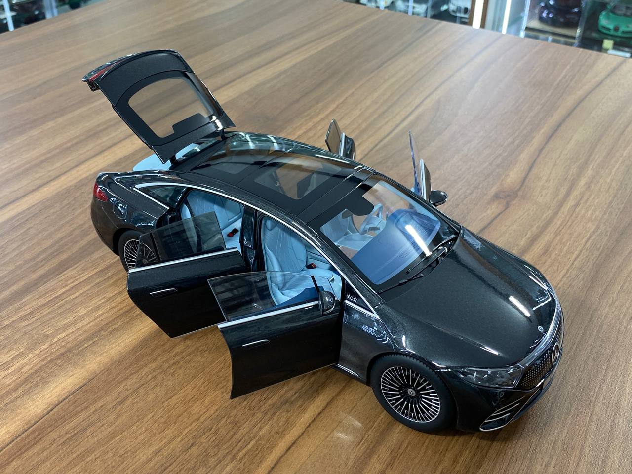 1/18 metal diecast NZG Dealer Edition Mercedes Benz EQS  Graphite Grey