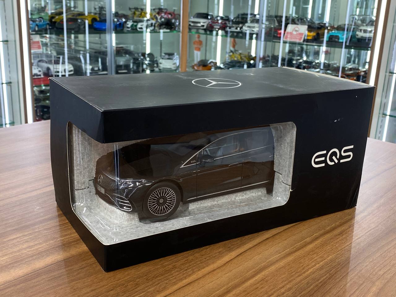1/18 metal diecast NZG Dealer Edition Mercedes Benz EQS  Graphite Grey