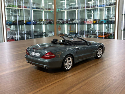 1/18 metal diecast Paul’s Models Art Dealer Edition Mercedes-Benz SL Class (R230) Amiant green