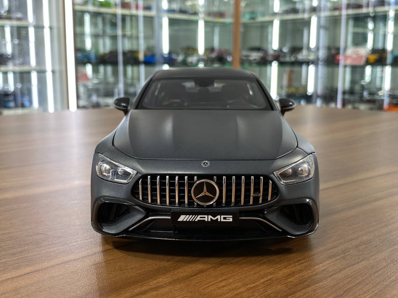 1/18 metal diecast Norev Dealer Edition  Mercedes Benz AMG GT 63 S 4MATIC+ Mit Aero Paket in Selenite Grey Magno