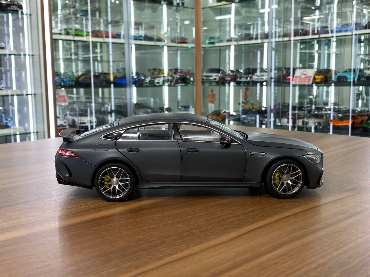 1/18 metal diecast Norev Dealer Edition  Mercedes Benz AMG GT 63 S 4MATIC+ Mit Aero Paket in Selenite Grey Magno