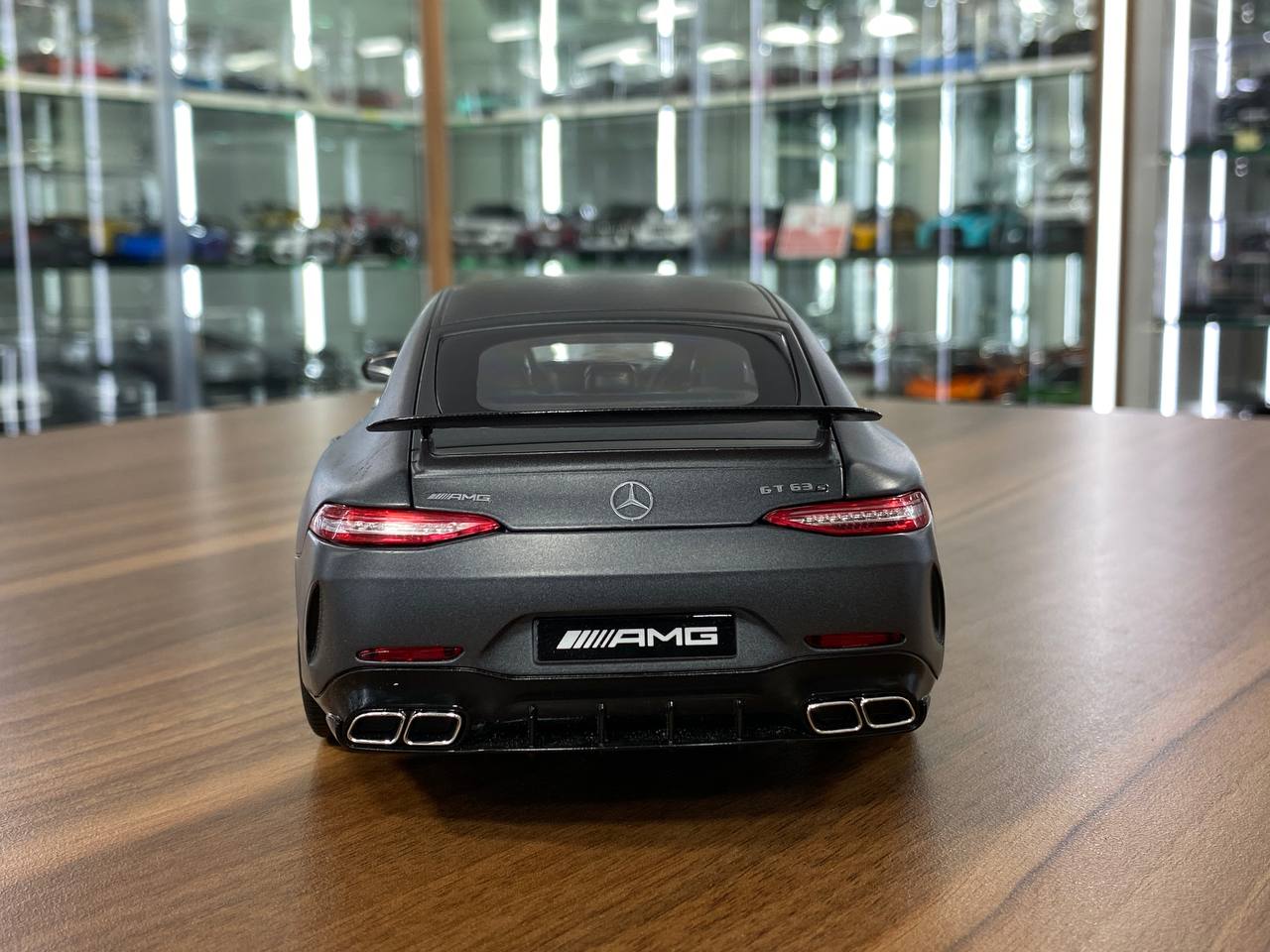 1/18 metal diecast Norev Dealer Edition  Mercedes Benz AMG GT 63 S 4MATIC+ Mit Aero Paket in Selenite Grey Magno