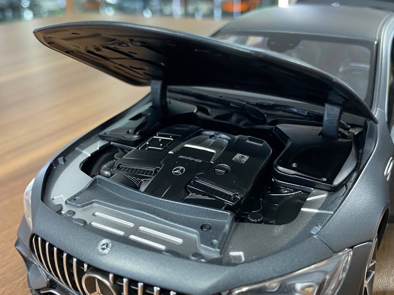 1/18 metal diecast Norev Dealer Edition  Mercedes Benz AMG GT 63 S 4MATIC+ Mit Aero Paket in Selenite Grey Magno