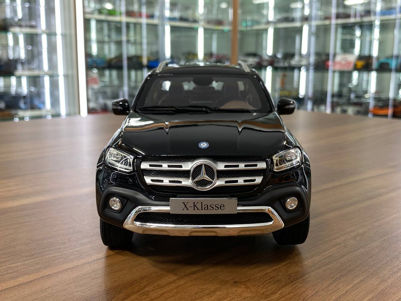 1/18 metal diecast Norev Dealer Edition  Mercedes Benz X Class in Kabara Black