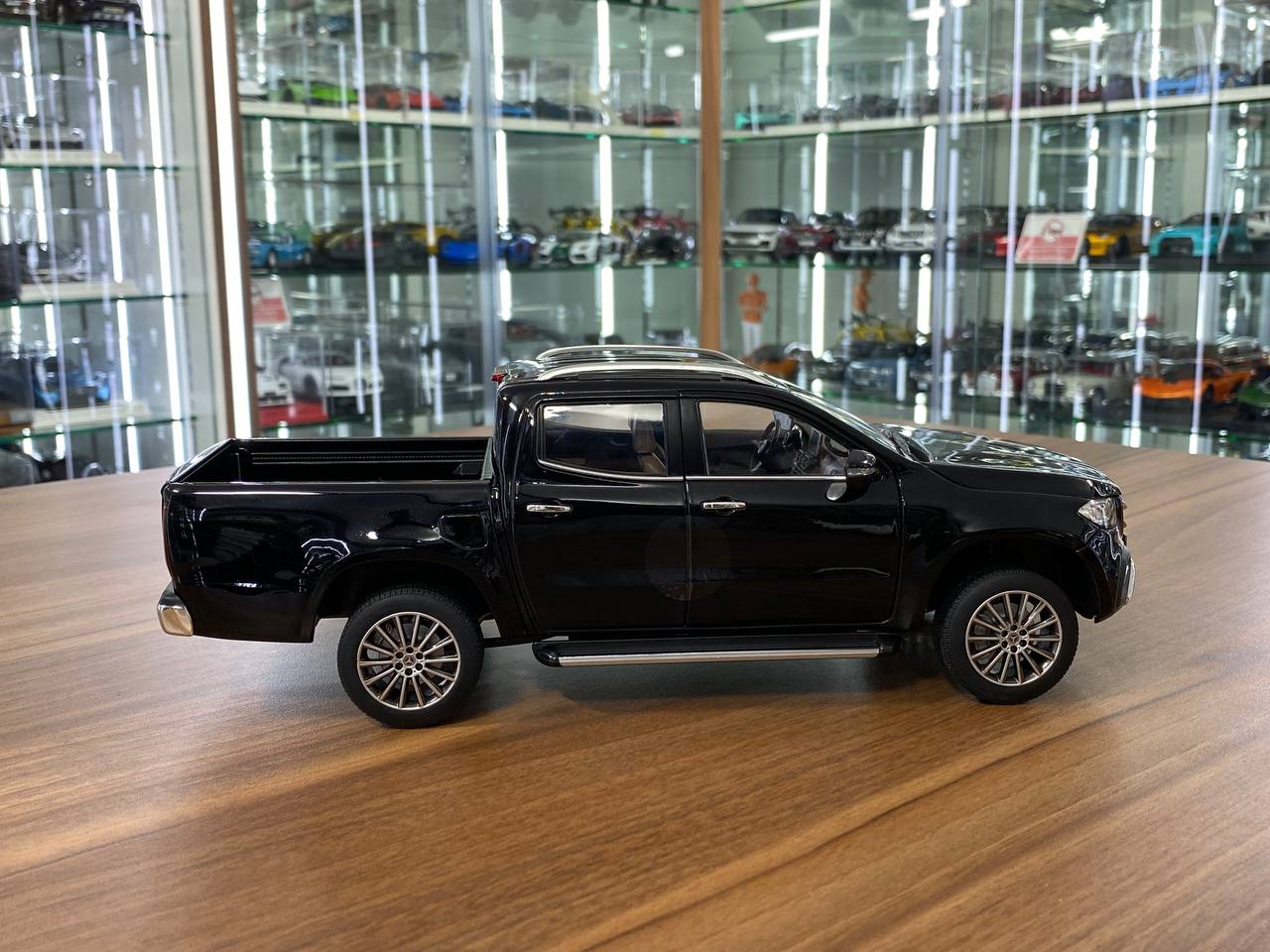 1/18 metal diecast Norev Dealer Edition  Mercedes Benz X Class in Kabara Black