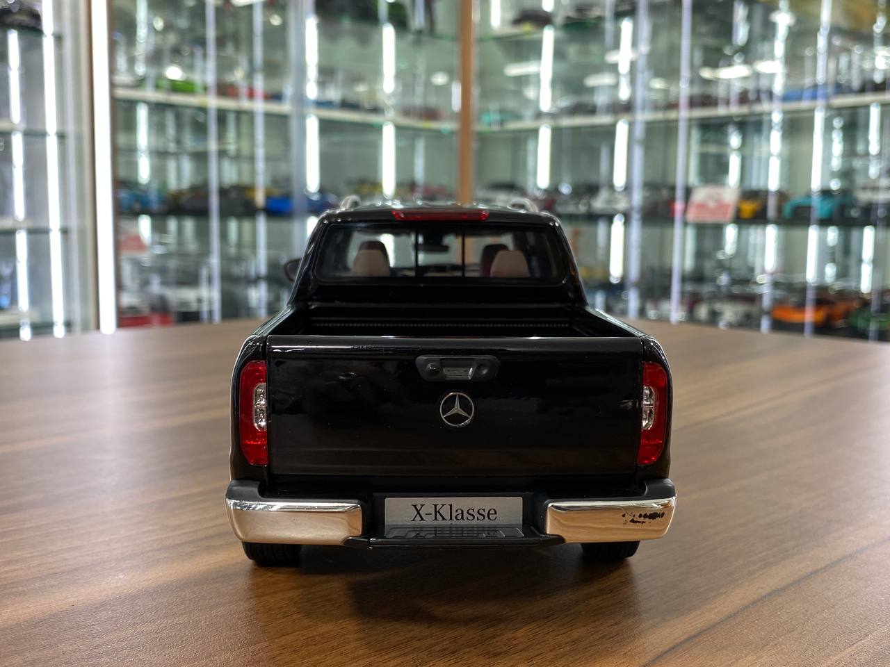 1/18 metal diecast Norev Dealer Edition  Mercedes Benz X Class in Kabara Black