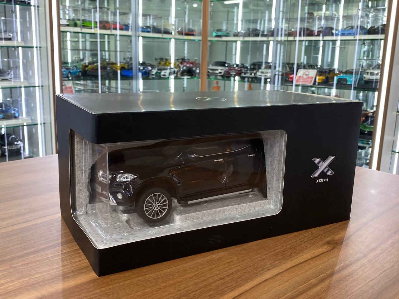 1/18 metal diecast Norev Dealer Edition  Mercedes Benz X Class in Kabara Black