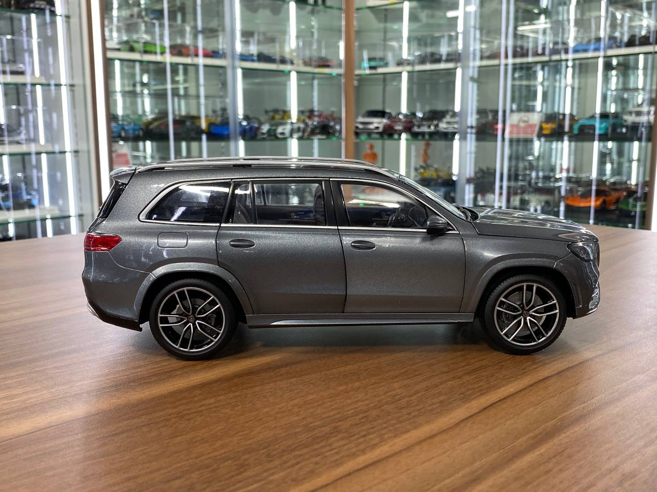 1/18 Diecast Mercedes-Benz GLS  in Selenite grey| Jaditoys Dealer Edition