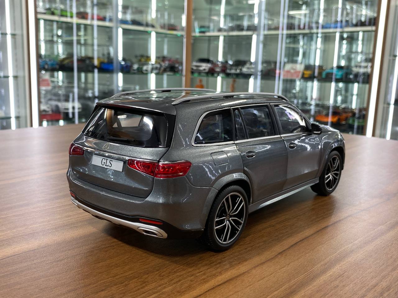 1/18 Diecast Mercedes-Benz GLS  in Selenite grey| Jaditoys Dealer Edition