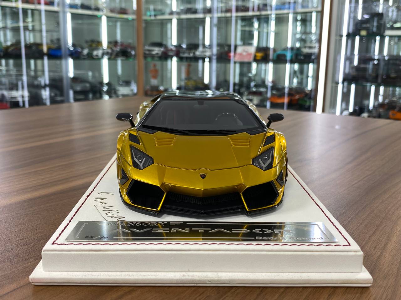 1/18 Resin Davis & Giovanni Lamborghini AVENTADOR LP 700-4 MANSORY with chrome gold , black / Red interior Limited Edition - 10 pcs
