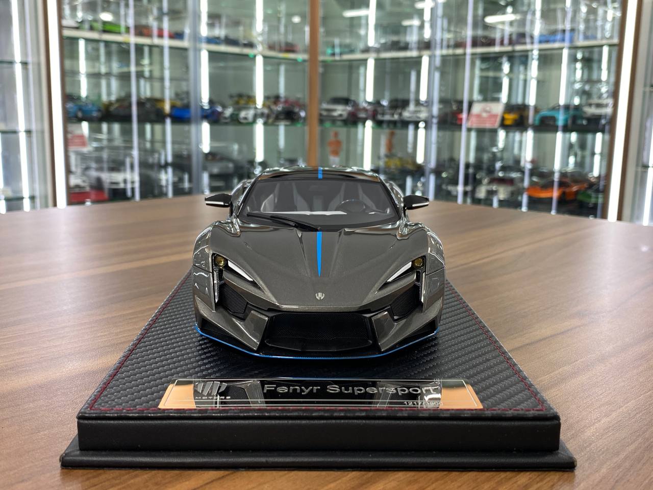 1/18 Resin W Motors Fenyr SuperSport with Grey Limited Edition - 3500 pcs