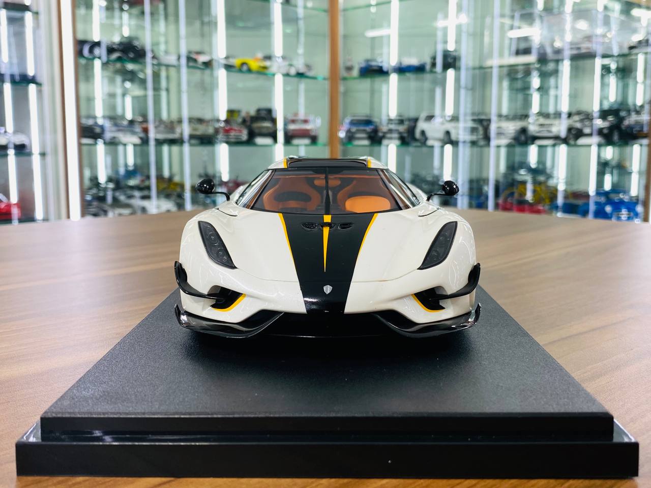 Frontiart 1/18 Koenigsegg Regera ホワイト Frontiart 1/18 Koenigsegg Regera ホワイト