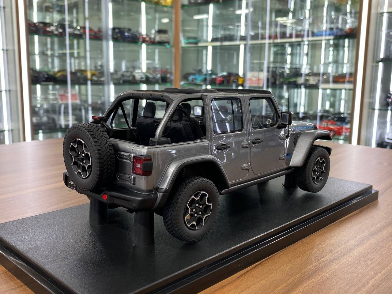 1/18 Resin Model GT Spirit JEEP WRANGLER 4XE 2022 – Silver Metallic– Limited Edition