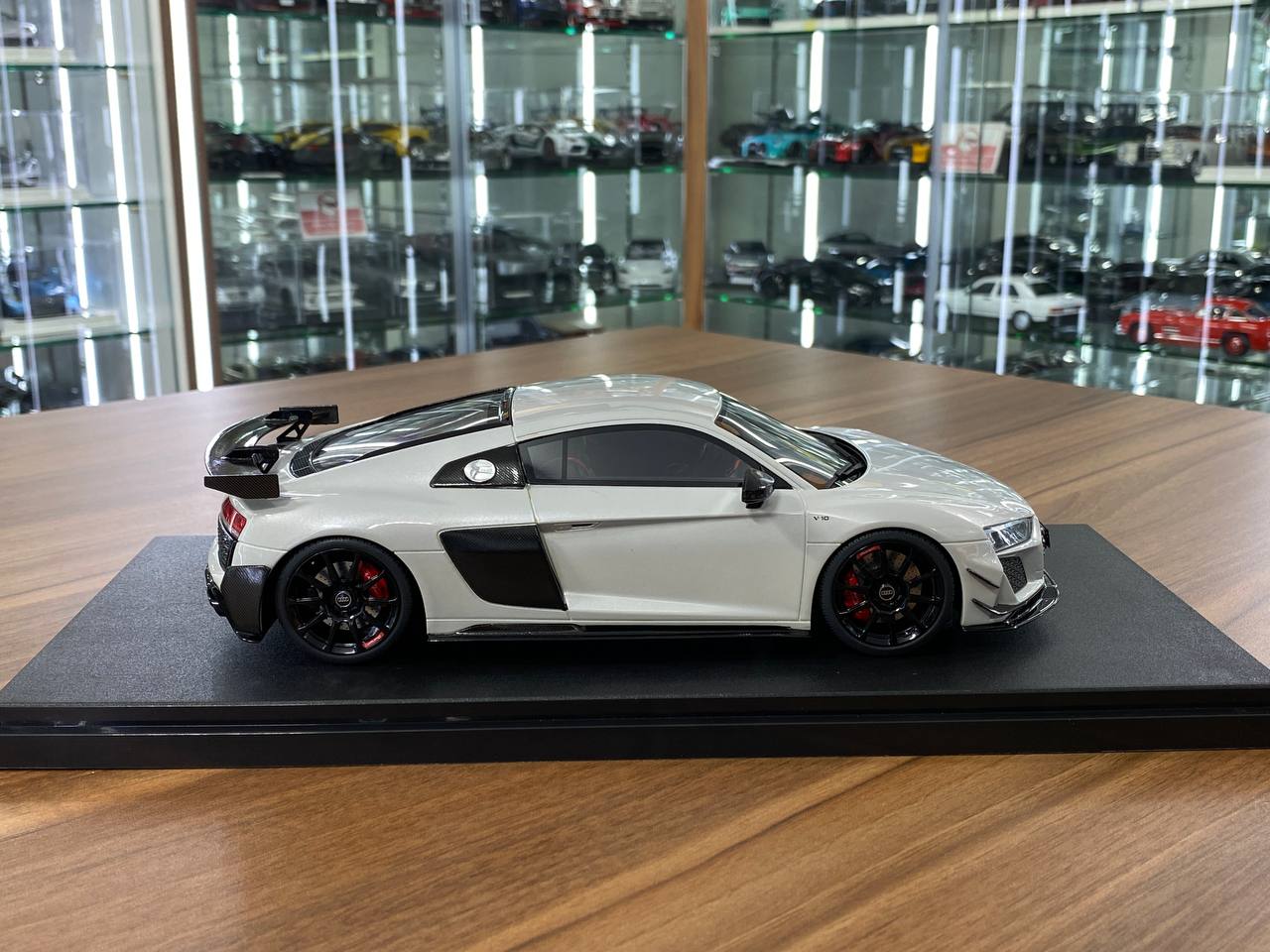 1/18 Resin Model GT Spirit Audi R8 Coupe V10 GT RWD 2022 in White Grey -  Limited Edition