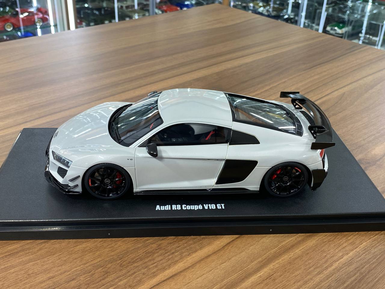 1/18 Resin Model GT Spirit Audi R8 Coupe V10 GT RWD 2022 in White Grey -  Limited Edition
