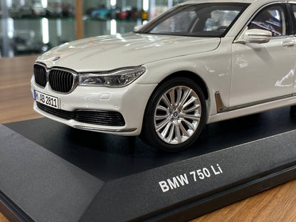 1/18 Metal Diecast Paragon Model Dealer Edition BMW 750 Li in White -  Full Opening