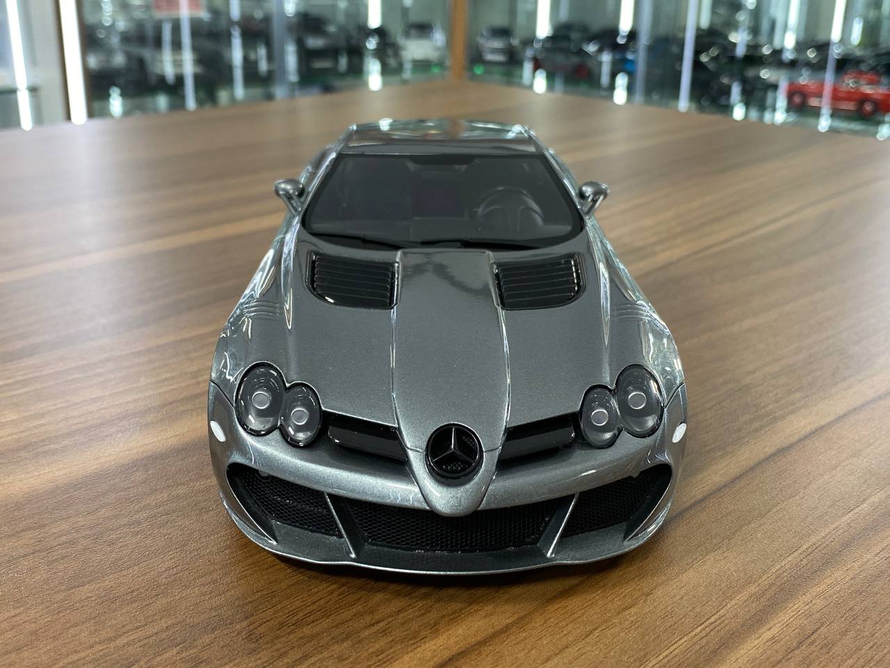 1/18 Resin Model Mercedes-Benz SLR McLaren MSO Edition in Grey || Limited Edition
