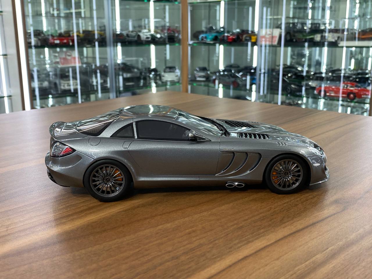 1/18 Resin Model Mercedes-Benz SLR McLaren MSO Edition in Grey || Limited Edition