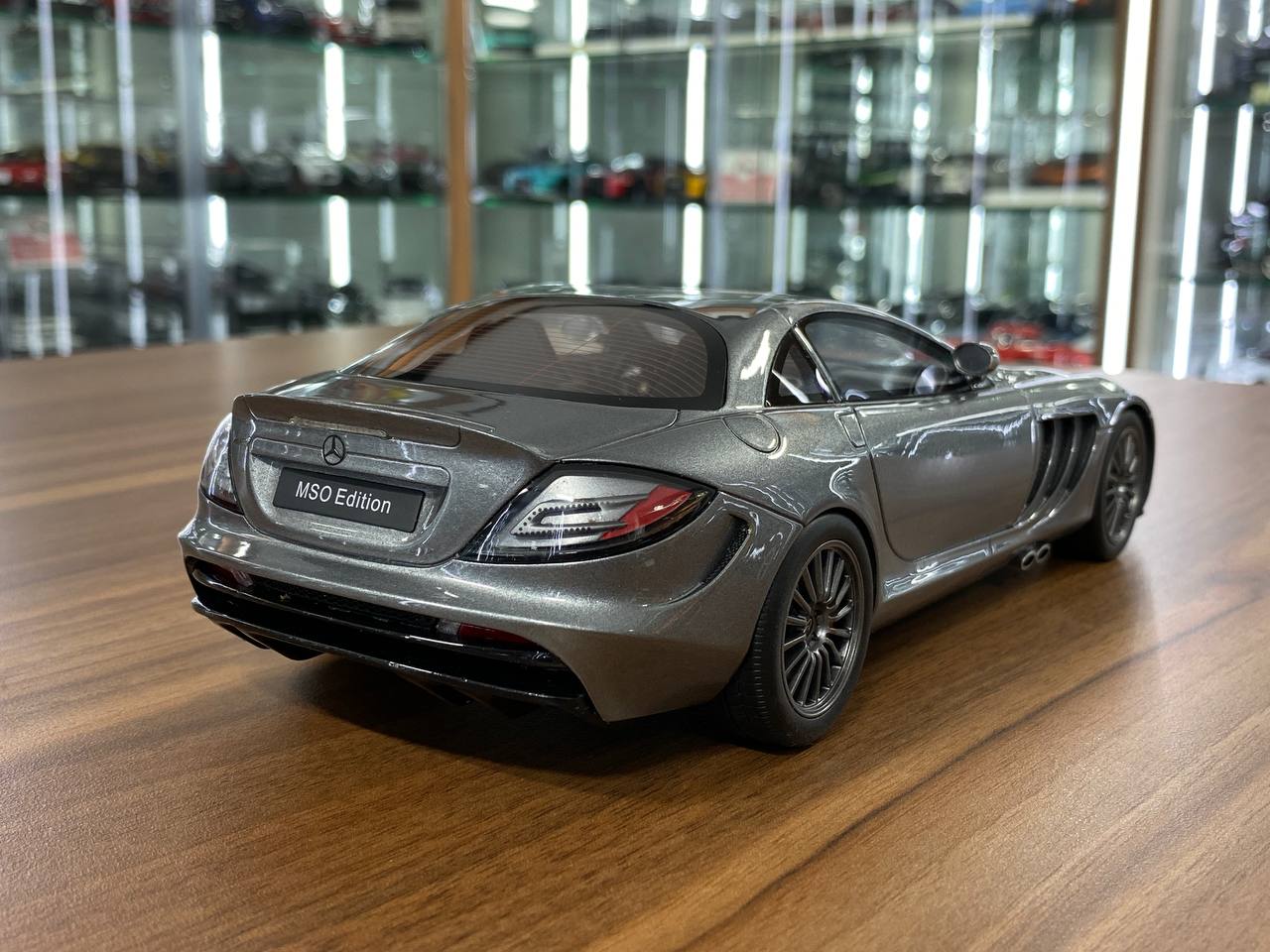 1/18 Resin Model Mercedes-Benz SLR McLaren MSO Edition in Grey || Limited Edition